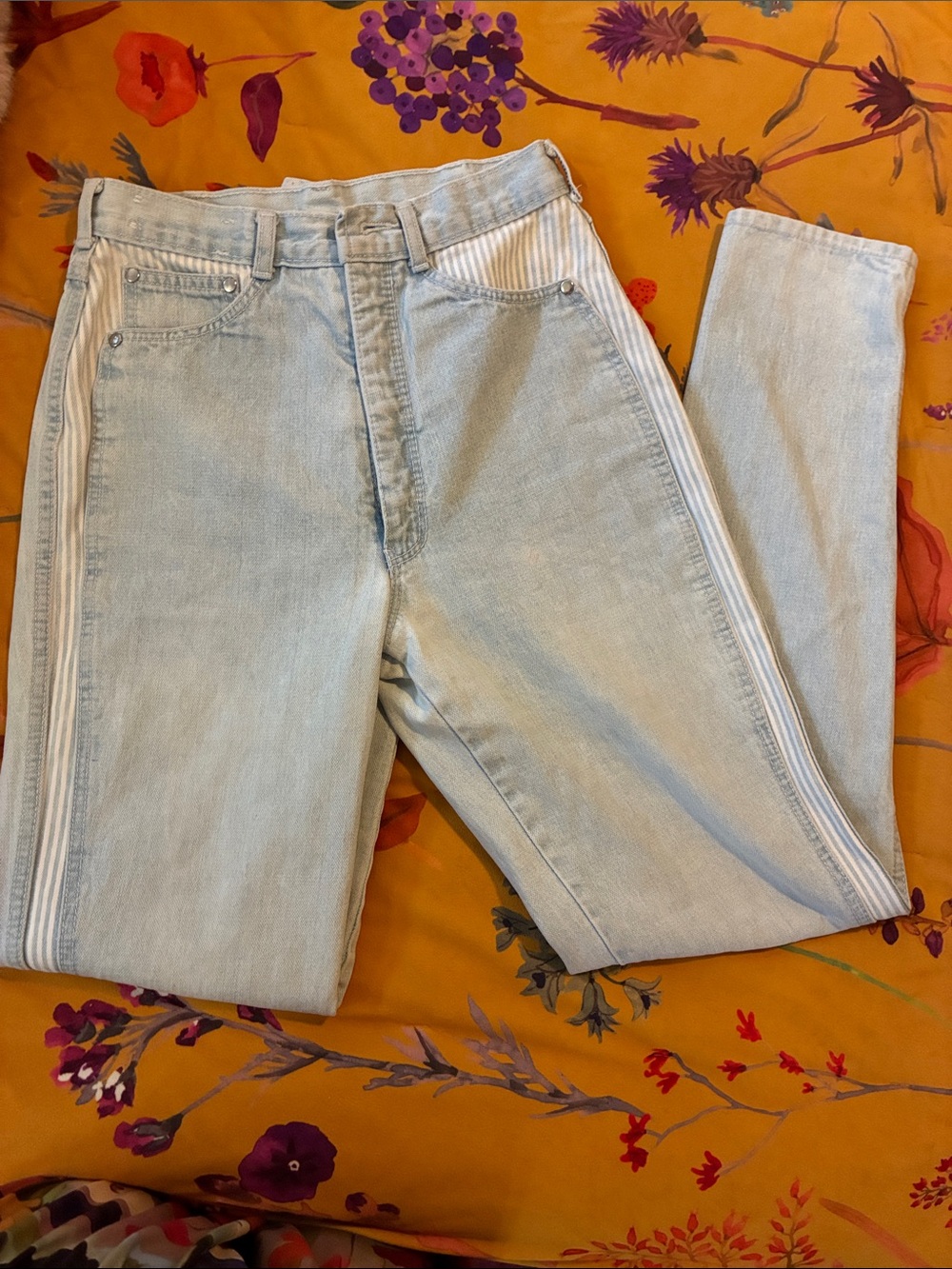 Vintage women’s high waisted 80s jeans